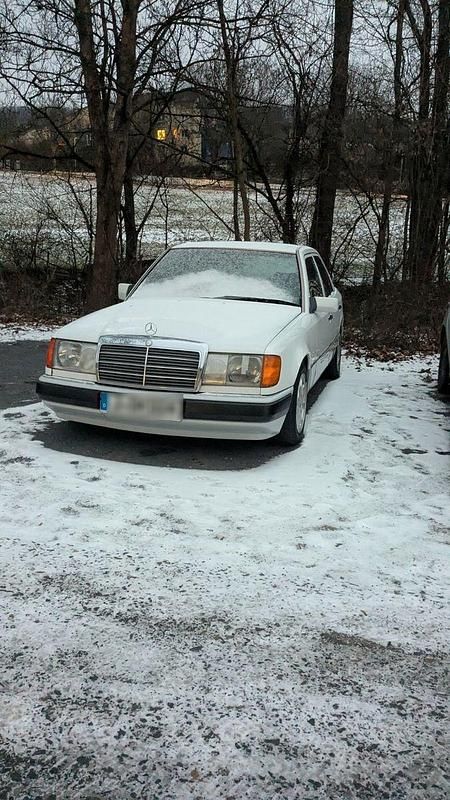 Gebraucht Mercedes 200 75 PS (55 kW) 1990 Weiß Limousine