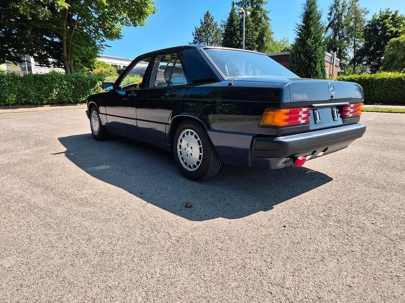 Gebraucht Mercedes 190 136 PS (100 kW) 1993 Blau Limousine