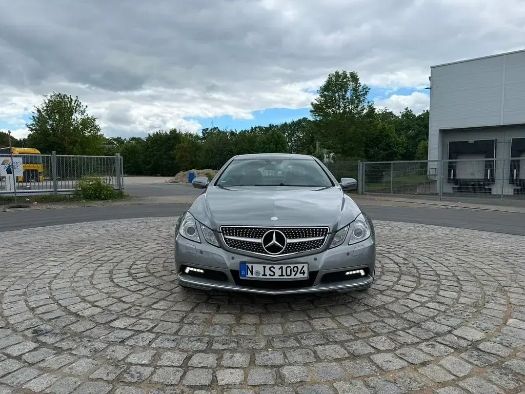 Gebraucht Mercedes E250 Avantgarde 204 PS (150 kW) 2009 Grau Coupé