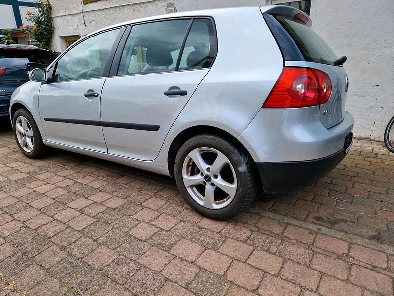 Gebraucht VW Golf V 90 PS (66 kW) 2005 Silber Kleinwagen