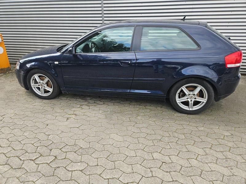 Gebraucht Audi A3 75 PS (55 kW) 2003 Blau Limousine
