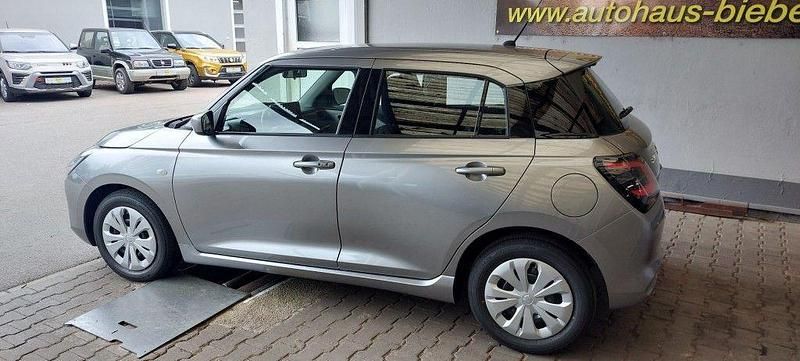 Neu Suzuki Swift Club 83 PS (61 kW) 2025 Silber Limousine