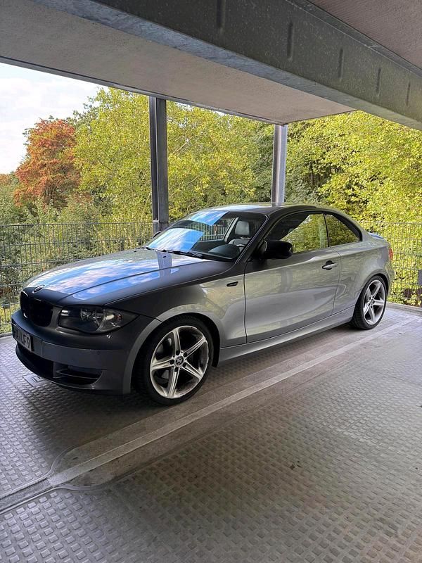 Grau Gebraucht 2010 BMW 120 Coupé M Sport Coupé | 13.100 € (Etwas zu teuer) - Bild 1/4