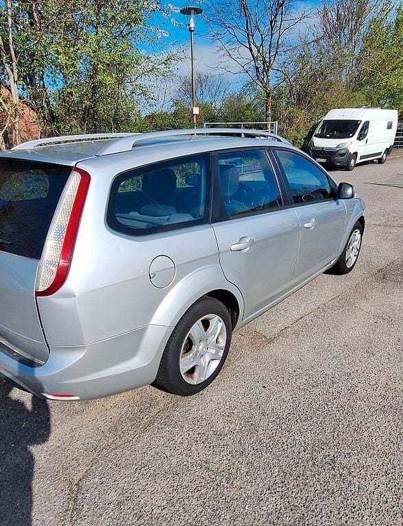 Usata Ford Focus 101 CV (74 kW) 2010 Argento Berlina