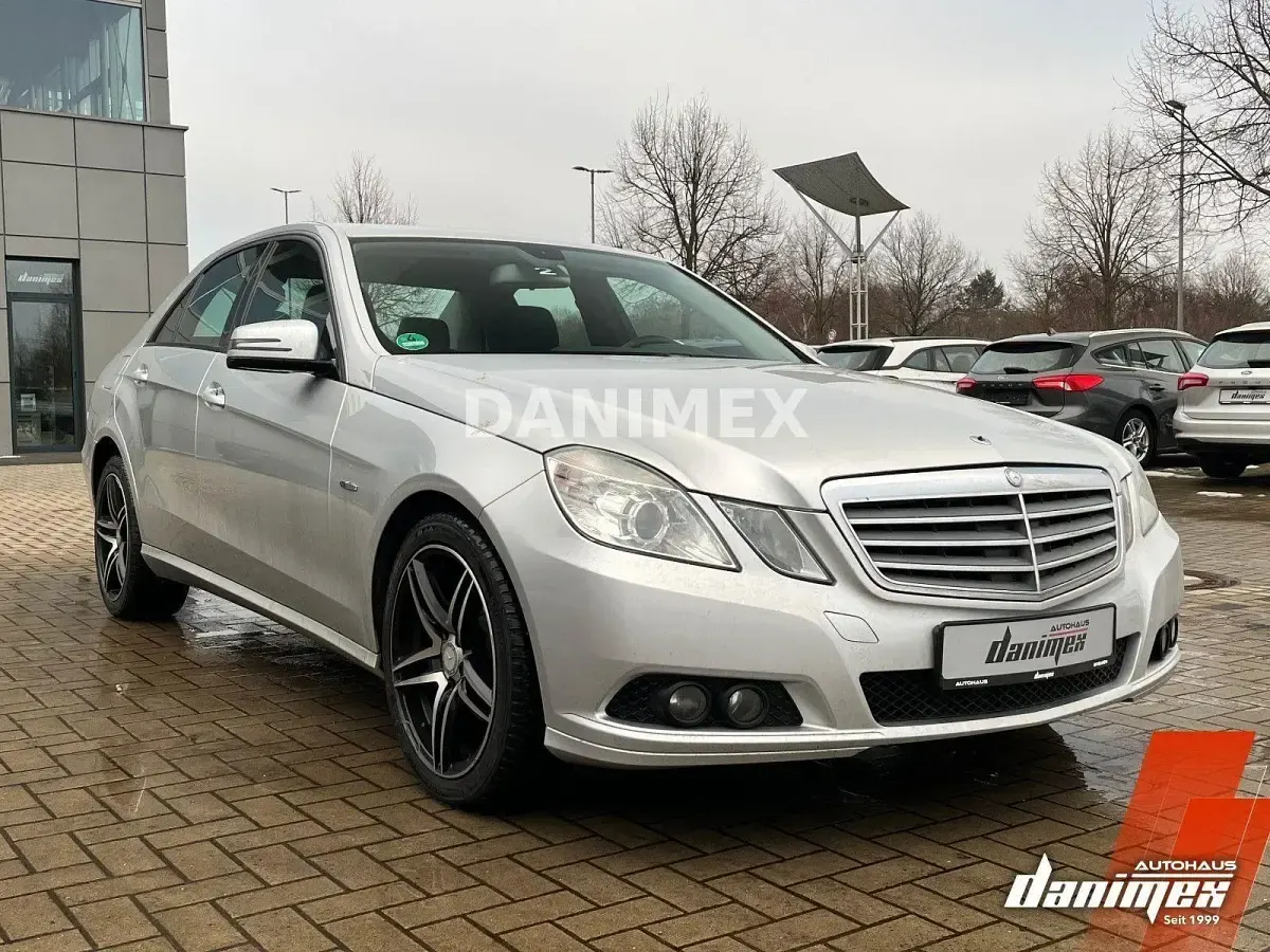 Usado Mercedes E220 170 CV (125 kW) 2009 Plateado Berlina