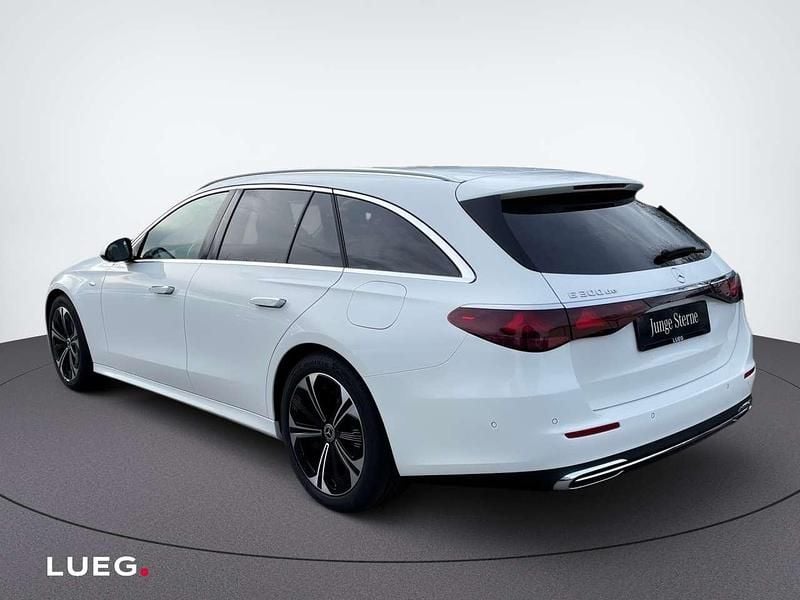Gebraucht Mercedes E300 Avantgarde 197 PS (144 kW) 2025 Unilack polarweiß Kombi