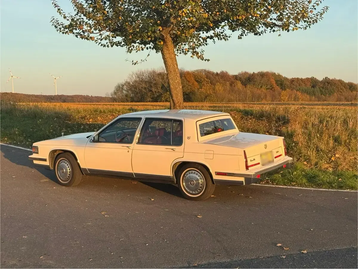 Second-hand Cadillac Deville 132 CP (97 kW) 1986 Alb Berlinǎ