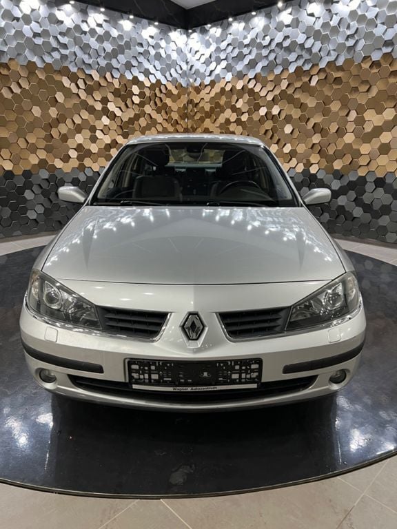 Platingrau Gebraucht 2006 Renault Laguna II Dynamique Limousine | 5.500 € - Bild 1/4