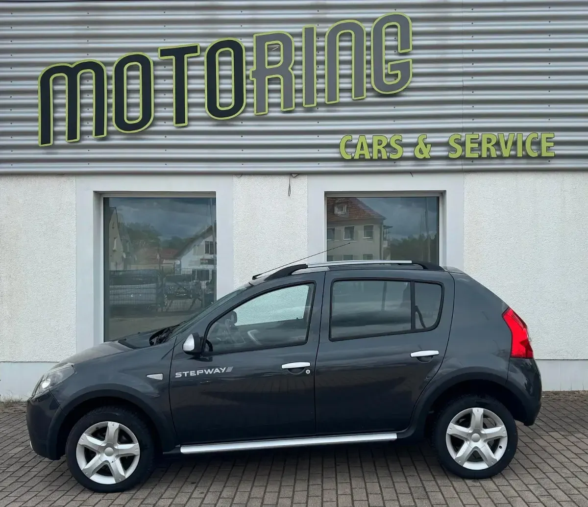Gebraucht Dacia Sandero Stepway 84 PS (61 kW) 2012 Grau SUV