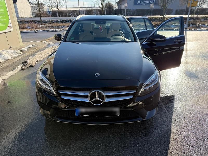 Gebraucht Mercedes C220 194 PS (142 kW) 2019 Schwarz Kombi