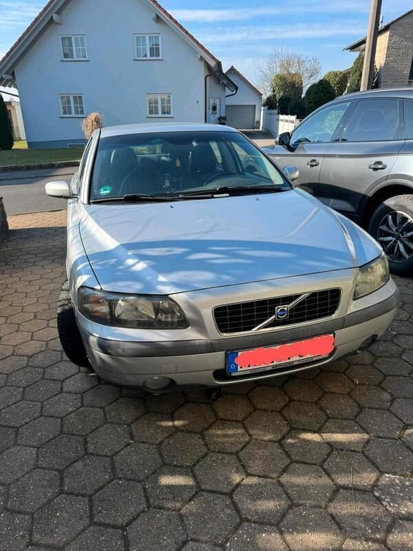 Grau Gebraucht 2003 Volvo S60 Limousine | 950 € (Fairer Preis) - Bild 1/4