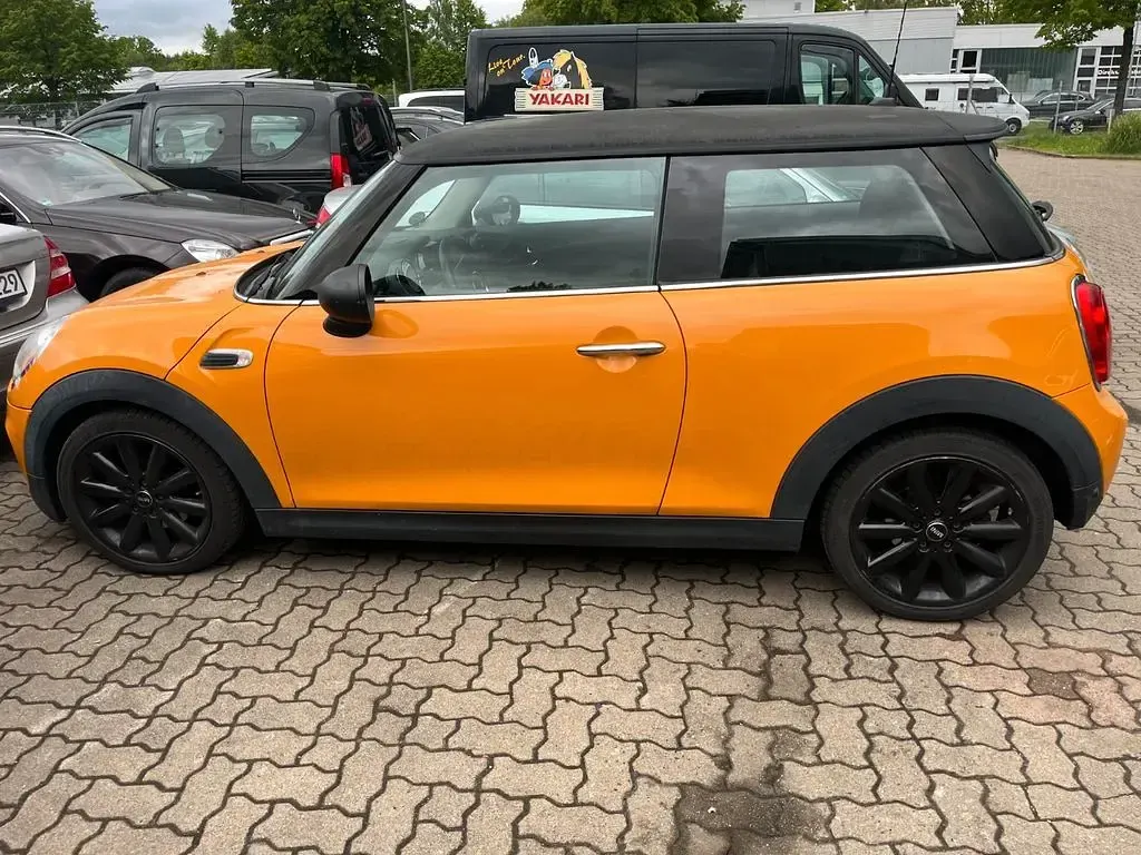 Usata Mini ONE 102 CV (75 kW) 2016 Arancione Utilitaria