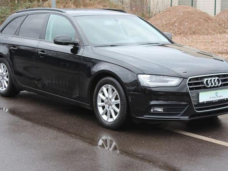 Gebraucht Audi A4 Attraction 136 PS (100 kW) 2015 Andere Limousine