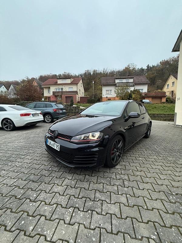 Schwarz Gebraucht 2015 VW Golf VII GTI Kleinwagen | 14.500 € (Fairer Preis) - Bild 1/4