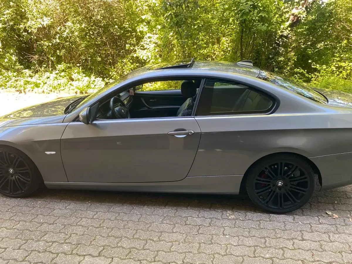 Gebraucht BMW 320 184 PS (135 kW) 2012 Grau Coupé