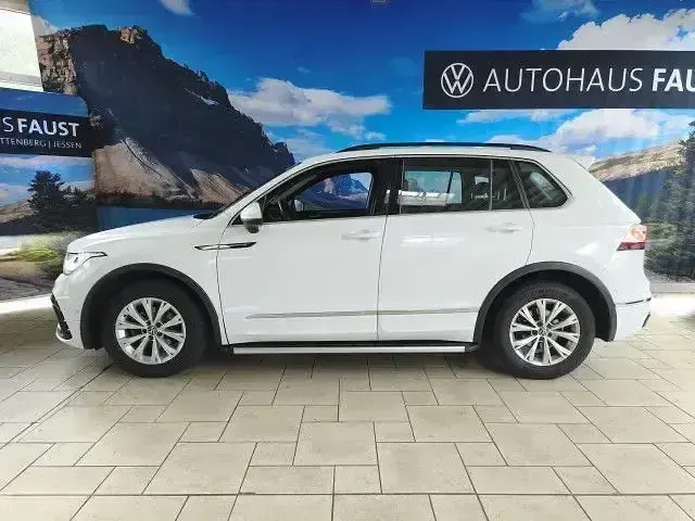 Gebraucht VW Tiguan R-line 150 PS (110 kW) 2023 Weiß SUV