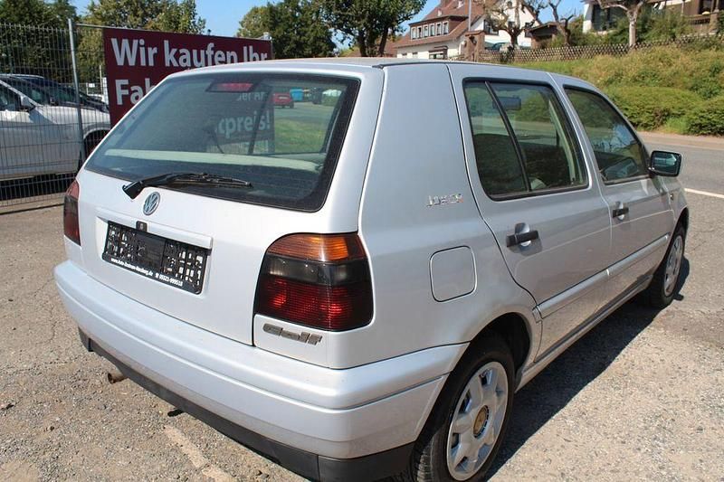 Gebraucht VW Golf III 75 PS (55 kW) 1997 Silber Limousine