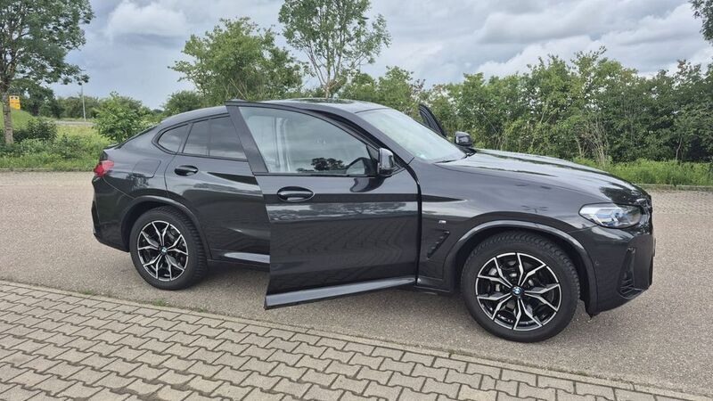 Schwarz Gebraucht 2023 BMW X4 Performance SUV | 39.500 € - Bild 1/4