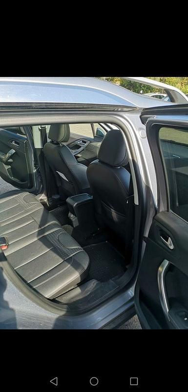 Grau Gebraucht 2017 Peugeot 2008 Allure SUV | 7.500 € (Superpreis) - Bild 1/4