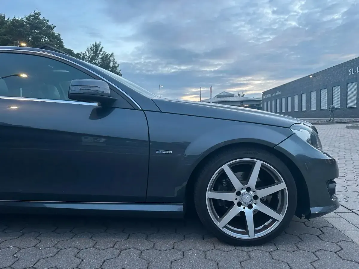Gebraucht Mercedes C220 170 PS (125 kW) 2011 Grau Coupé