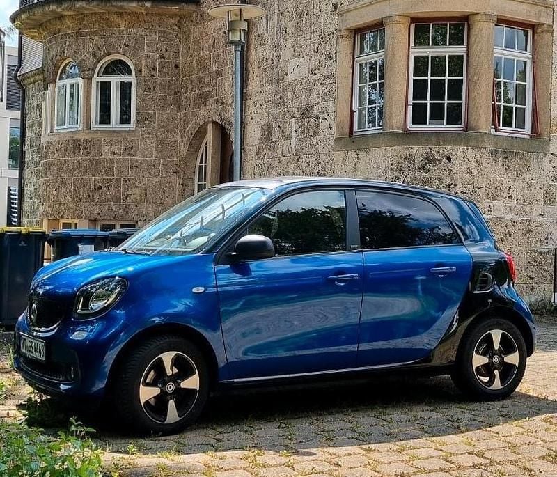 Blau Gebraucht 2018 Smart ForFour Kleinwagen | 9.900 € (Fairer Preis) - Bild 1/4