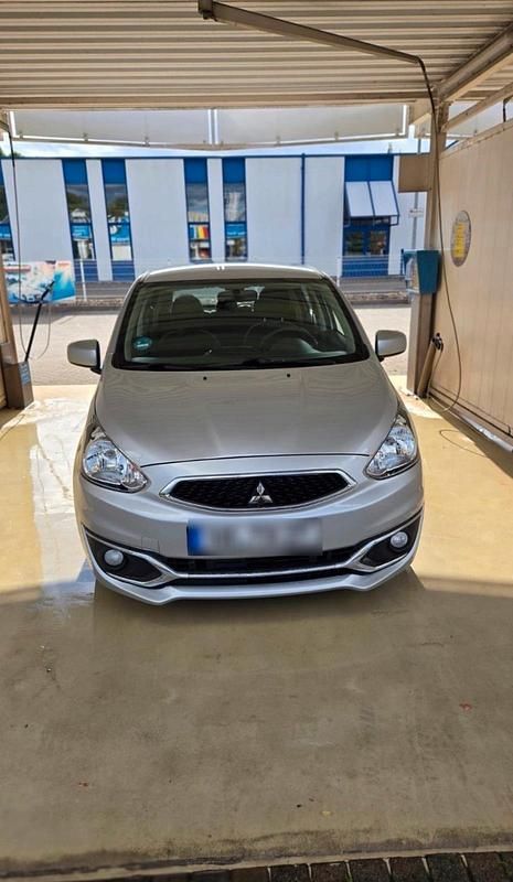 Silber Gebraucht 2017 Mitsubishi Space Star Limousine | 4.500 € (Superpreis) - Bild 1/4