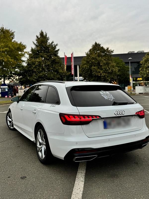 Weiß Gebraucht 2020 Audi A4 Comfort Kombi | 16.500 € - Bild 1/4