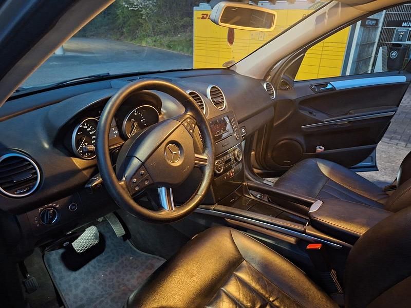 Gebraucht Mercedes ML320 224 PS (164 kW) 2006 Silber SUV