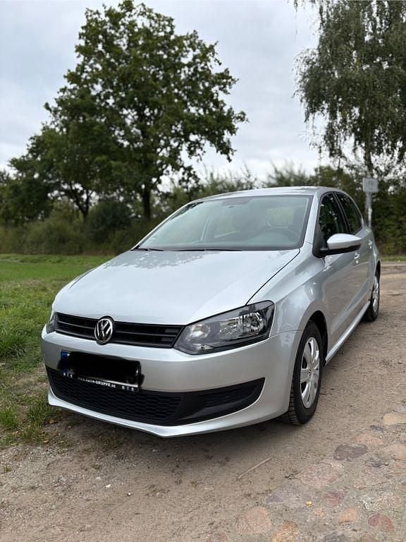 Grau Gebraucht 2010 VW Polo Trendline Limousine | 4.900 € (Guter Preis) - Bild 1/4