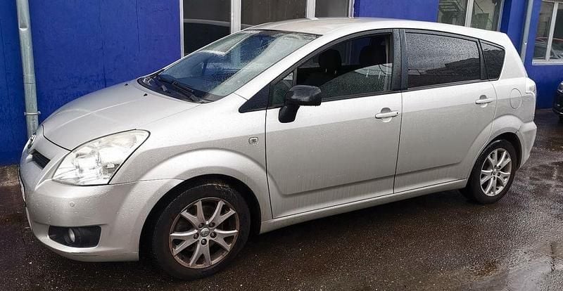 Gebraucht Toyota Verso 136 PS (100 kW) 2010 Silber Van / Kleinbus