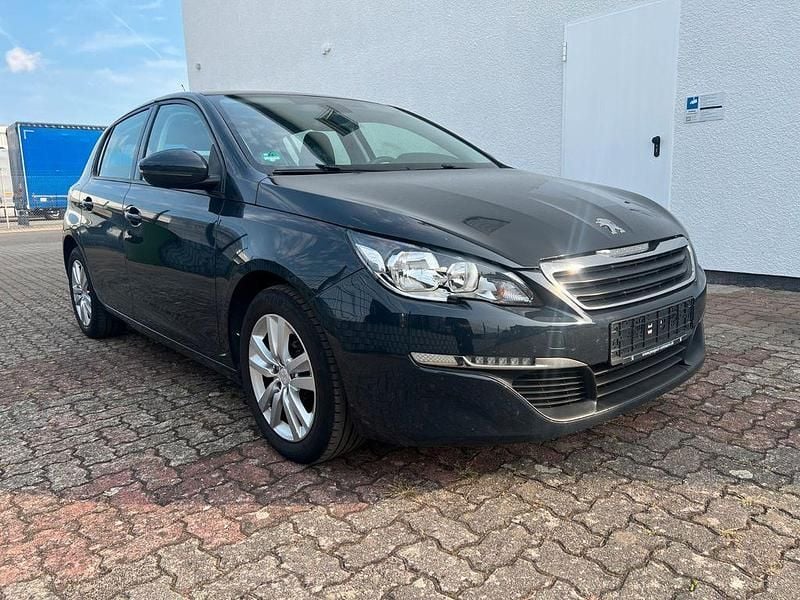Grau Gebraucht 2015 Peugeot 308 Active Limousine | 6.900 € (Guter Preis) - Bild 1/4