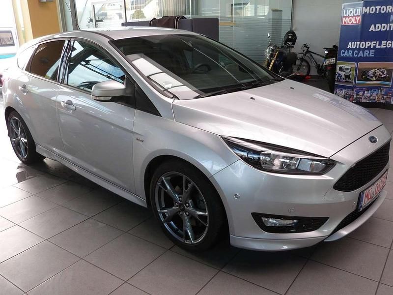 Gebraucht Ford Focus ST-Line 150 PS (110 kW) 2018 Polarsilber metallic Kleinwagen