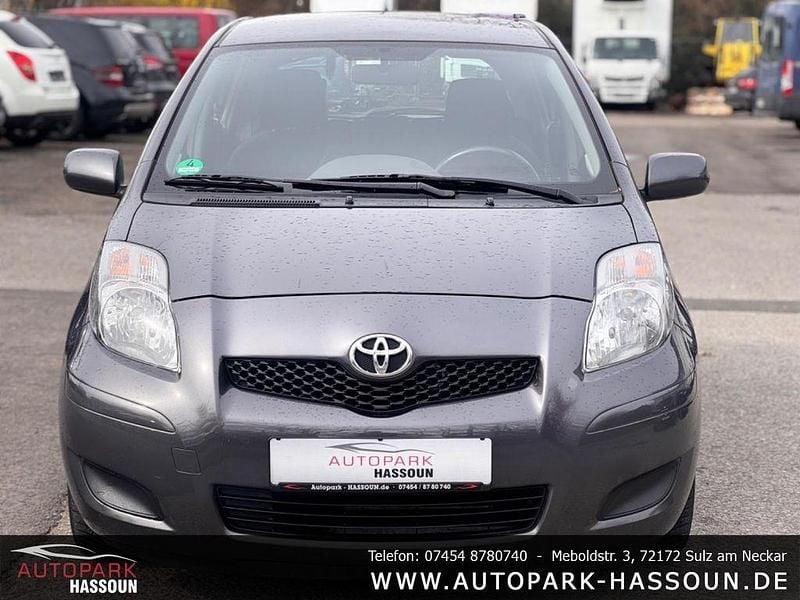Gebraucht Toyota Yaris Cool 69 PS (50 kW) 2011 Grau Kleinwagen