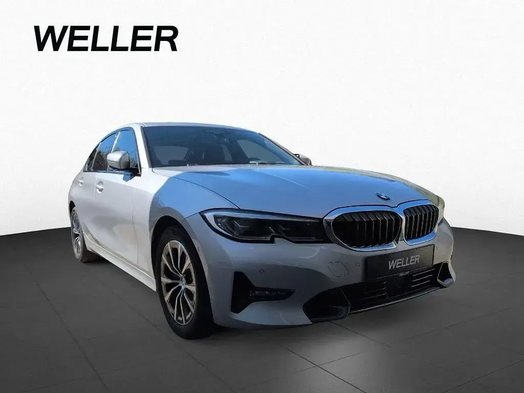 Gebraucht BMW 330e Shadowline 292 PS (214 kW) 2022 Glaciersilber (silber) Limousine