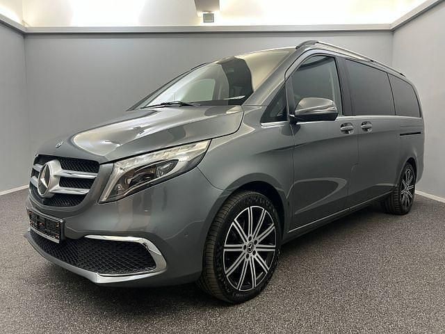 Grau Gebraucht 2020 Mercedes V300 Avantgarde Van / Kleinbus | 48.999 € (Guter Preis) - Bild 1/4
