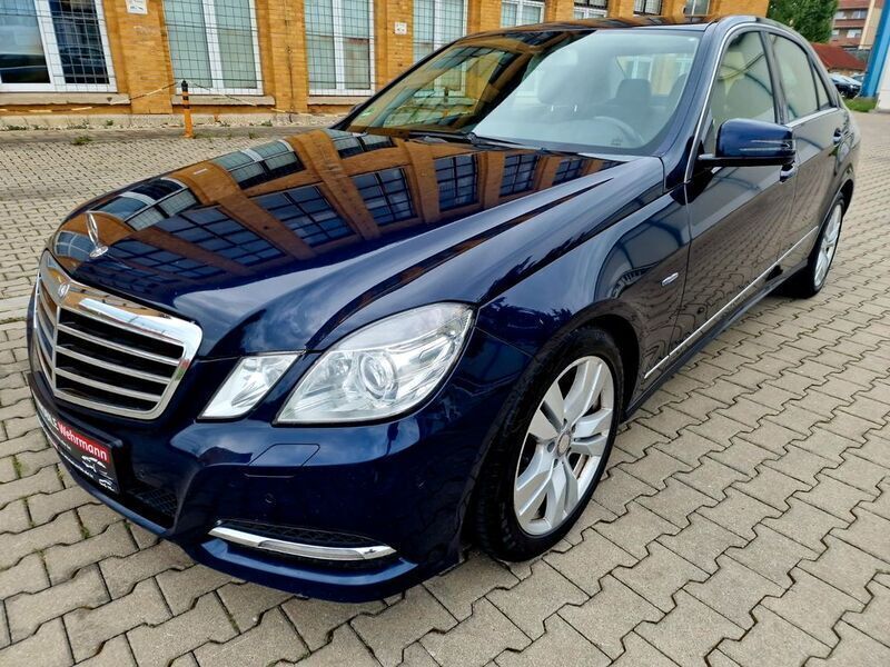 Blau Gebraucht 2012 Mercedes E350 Limousine | 9.490 € (Guter Preis) - Bild 1/4