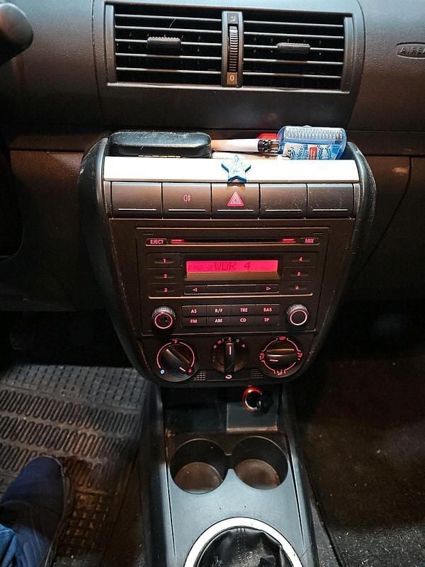Second-hand VW Fox 60 CP (44 kW) 2004 Albastru Hatchback