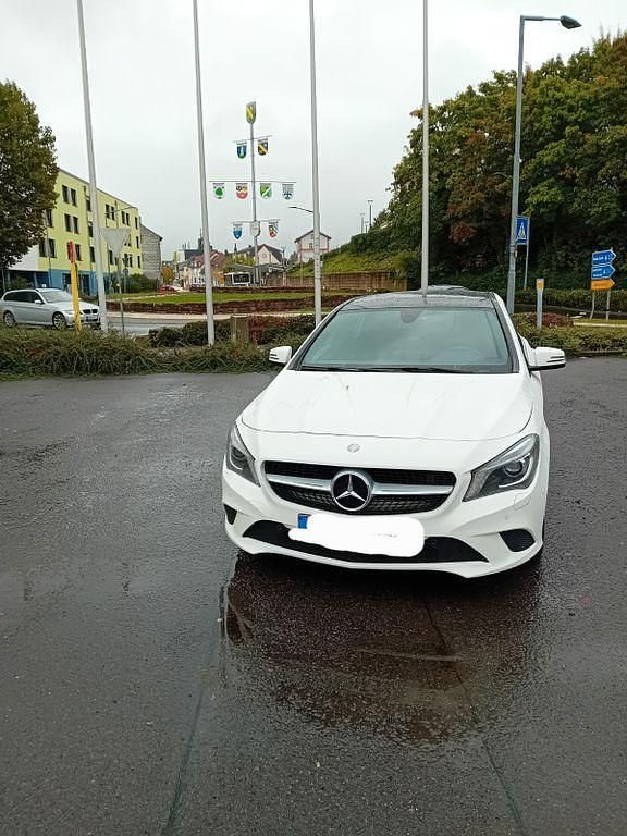 Gebraucht Mercedes CLA180 Shooting Brake 122 PS (89 kW) 2016 Weiß Kombi