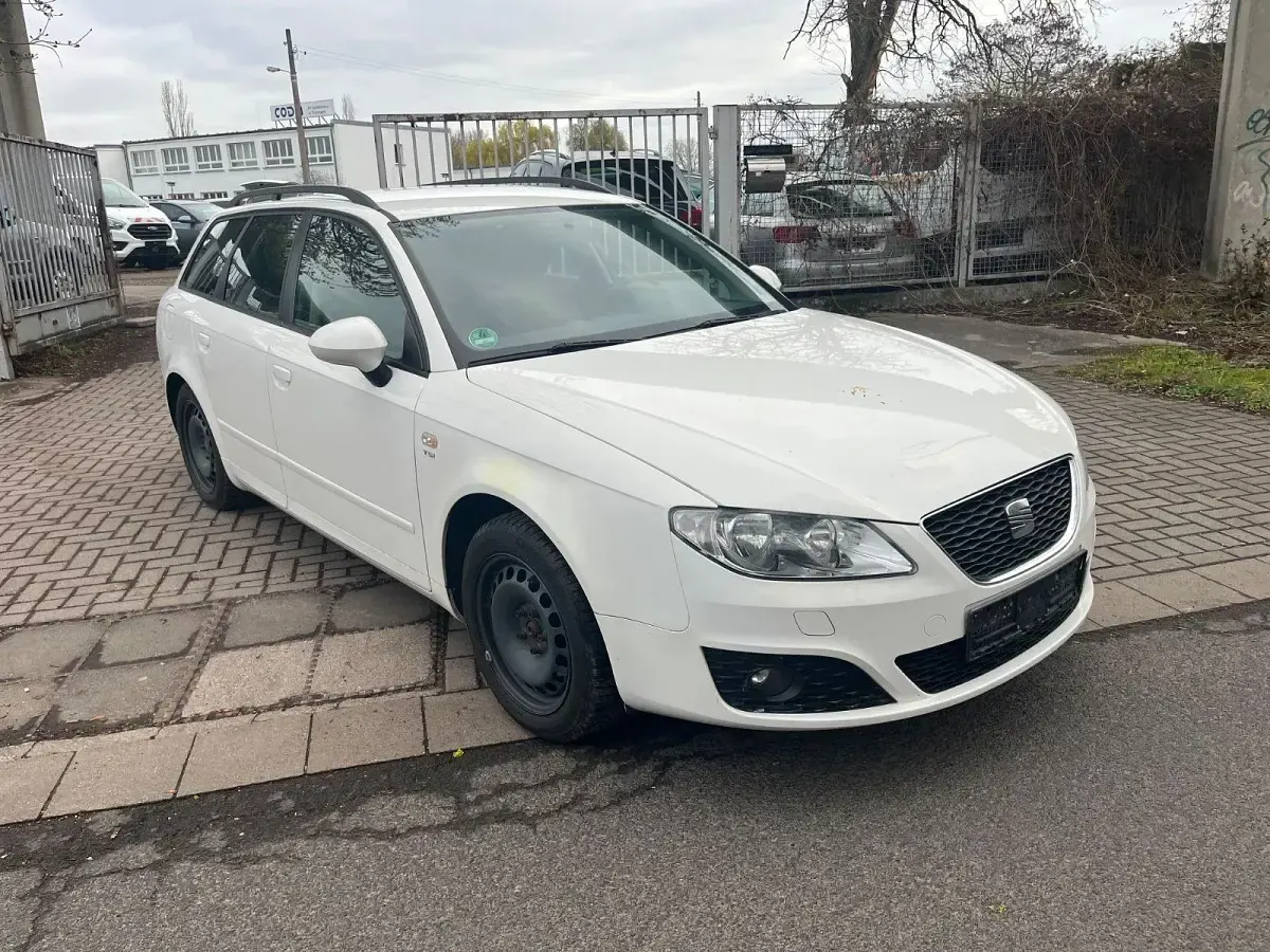 Begagnad Seat Exeo Reference 120 HK (88 kW) 2012 Vit Kombi