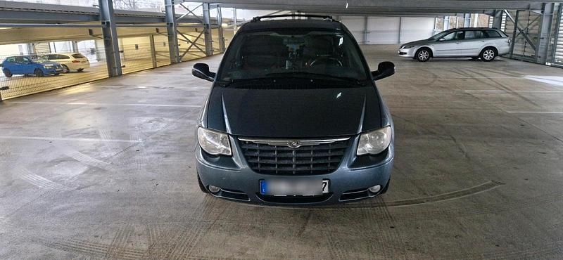 Grün Gebraucht 2006 Chrysler Voyager Van / Kleinbus | 3.500 € - Bild 1/4
