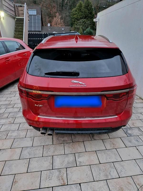 Gebraucht Jaguar XF 184 PS (135 kW) 2019 Rot Kombi