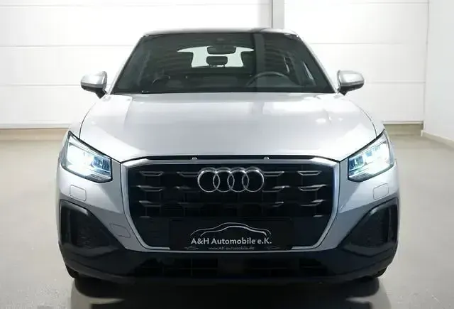 Gebraucht Audi Q2 Sport 116 PS (85 kW) 2024 Silber SUV