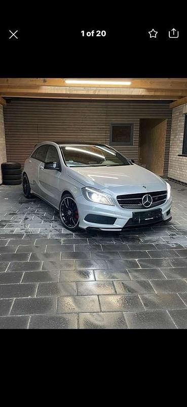 Grau Gebraucht 2013 Mercedes 180 Sportline Limousine | 11.999 € (Teuer) - Bild 1/4