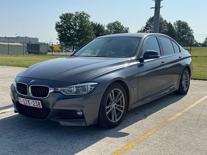 Grau Gebraucht 2018 BMW 330e iPerformance Limousine | 16.999 € (Fairer Preis) - Bild 1/4