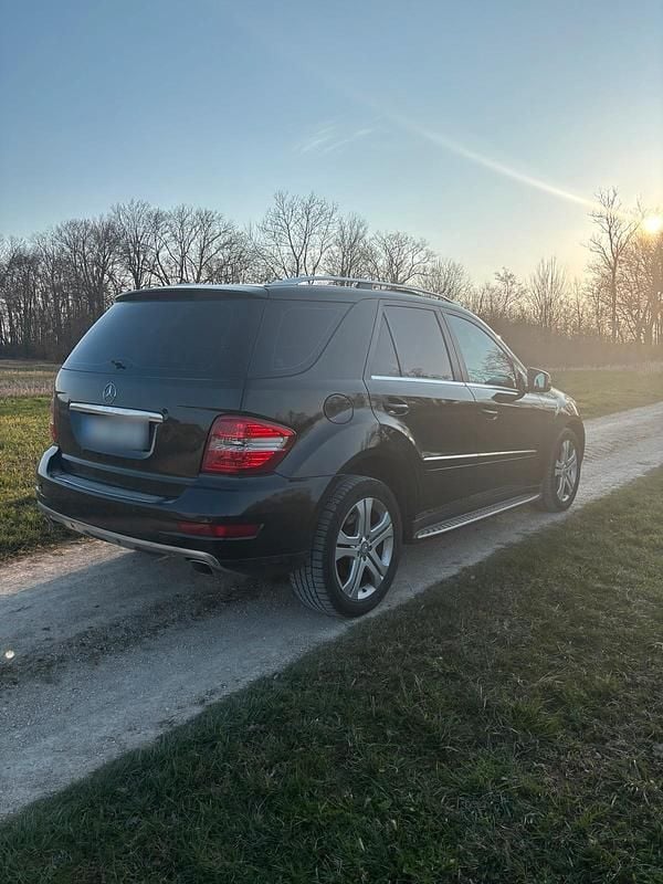 Gebraucht Mercedes ML350 231 PS (169 kW) 2010 Schwarz SUV