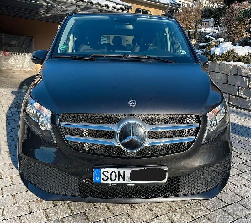 Grau Gebraucht 2022 Mercedes V250 Edition Van / Kleinbus | 48.900 € (Superpreis) - Bild 1/4