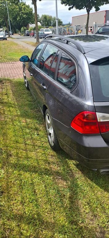 Grau Gebraucht 2008 BMW 320 Kombi | 9.000 € (Teuer) - Bild 1/2