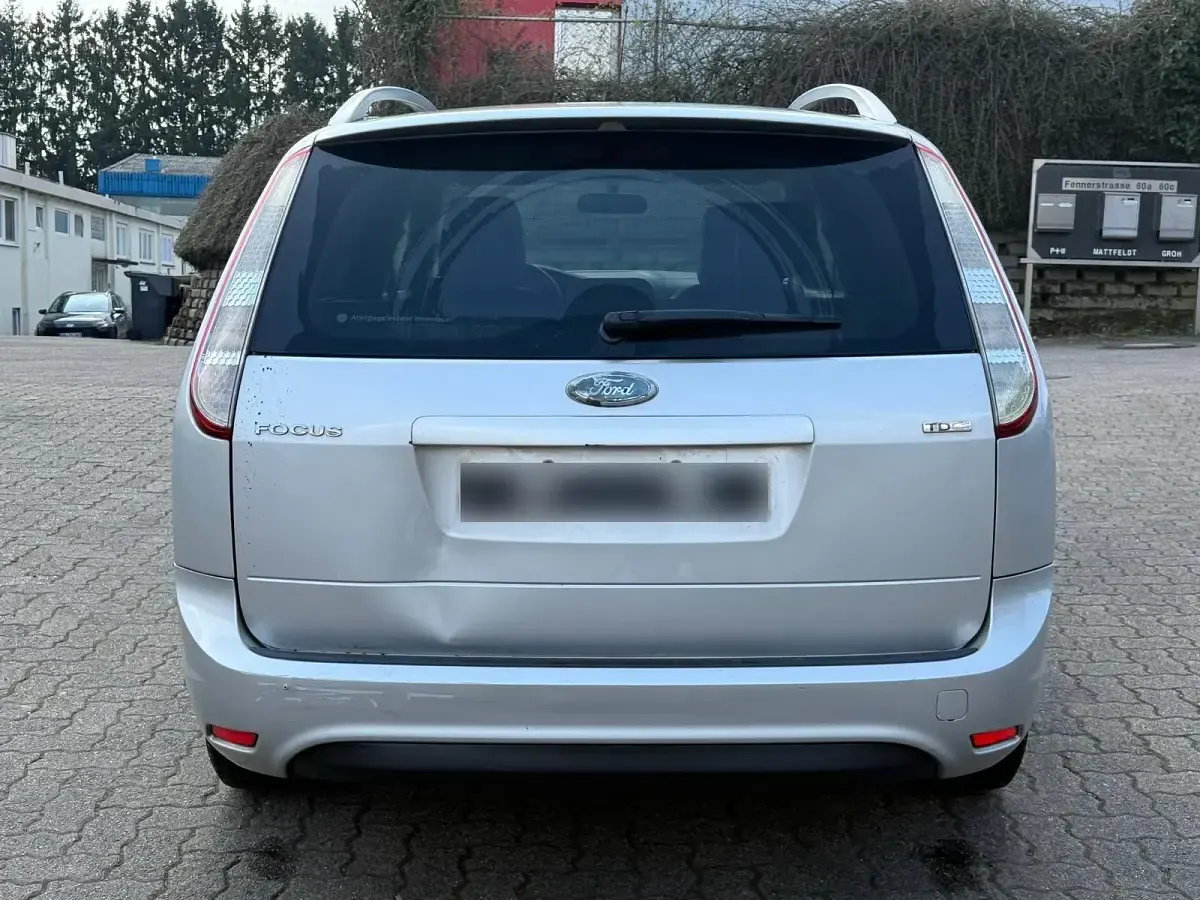 Gebraucht Ford Focus 109 PS (80 kW) 2010 Grau Kombi