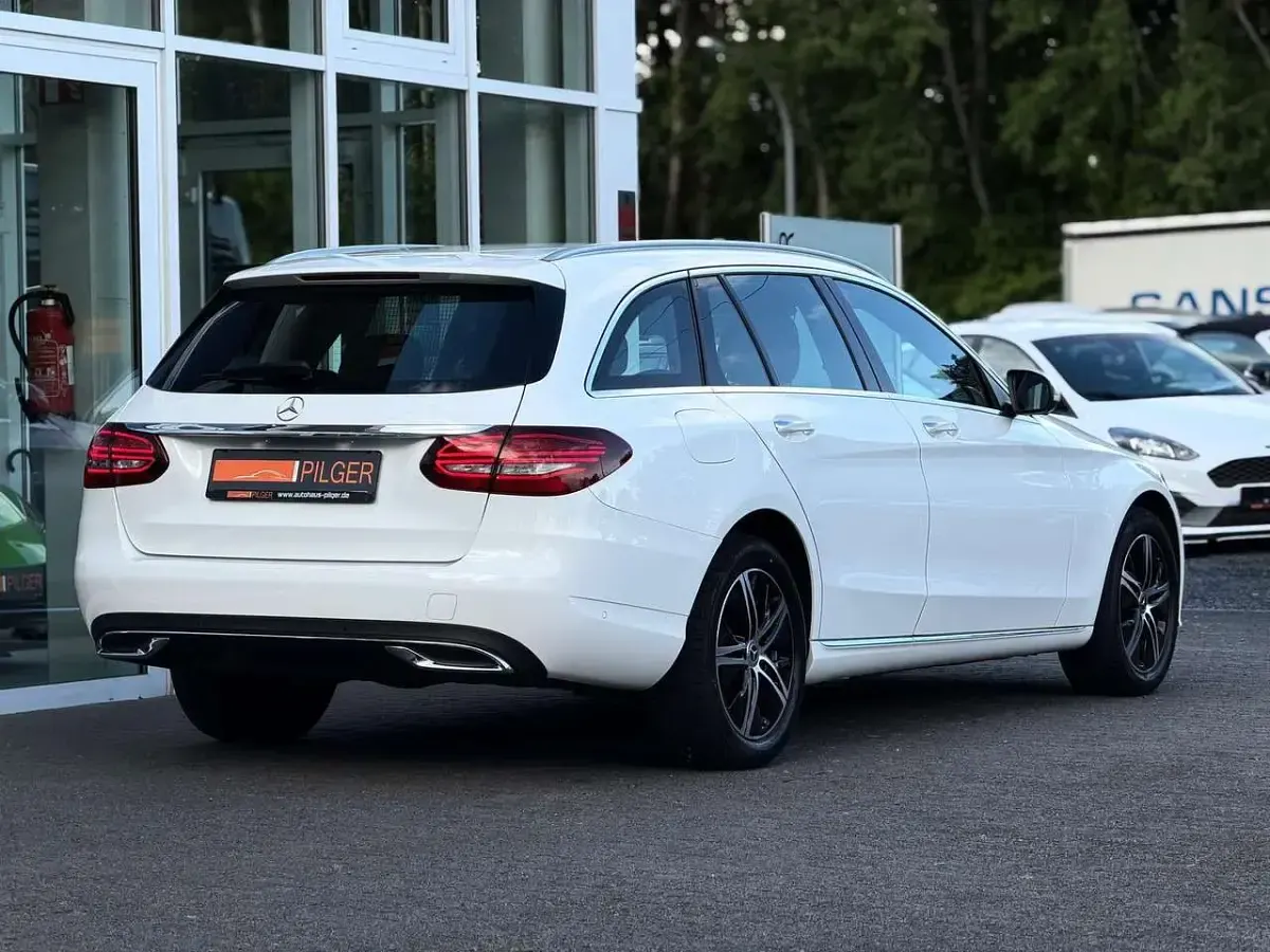 Gebraucht Mercedes C300 245 PS (180 kW) 2021 Weiß Kombi