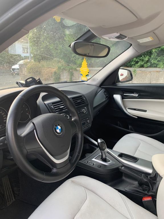 Blau Gebraucht 2012 BMW 118 Urban Line Kleinwagen | 8.500 € - Bild 1/4
